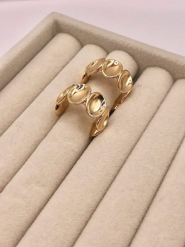 BRINCO ARGOLA DISCOS AMASSADOS DOURADO