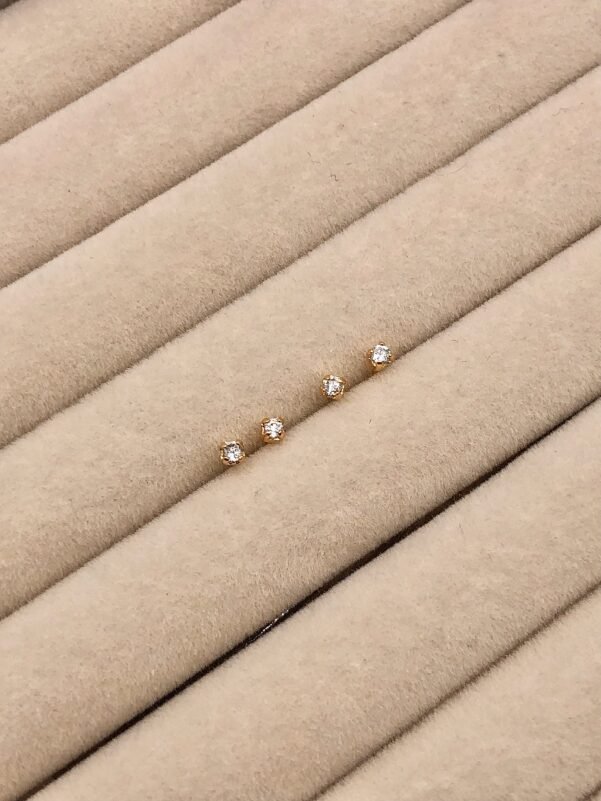 BRINCO PAR MINI PONTO DE LUZ DOURADO