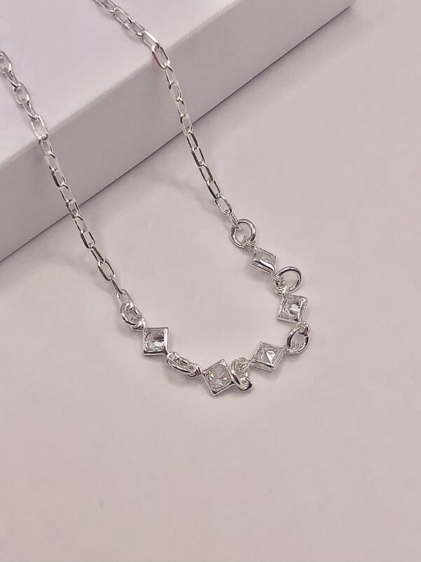 PULSEIRA LOSANGO ZIRCÔNIAS PRATA